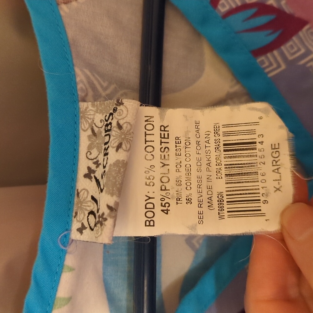 Scrub top - Picture 3 of 4